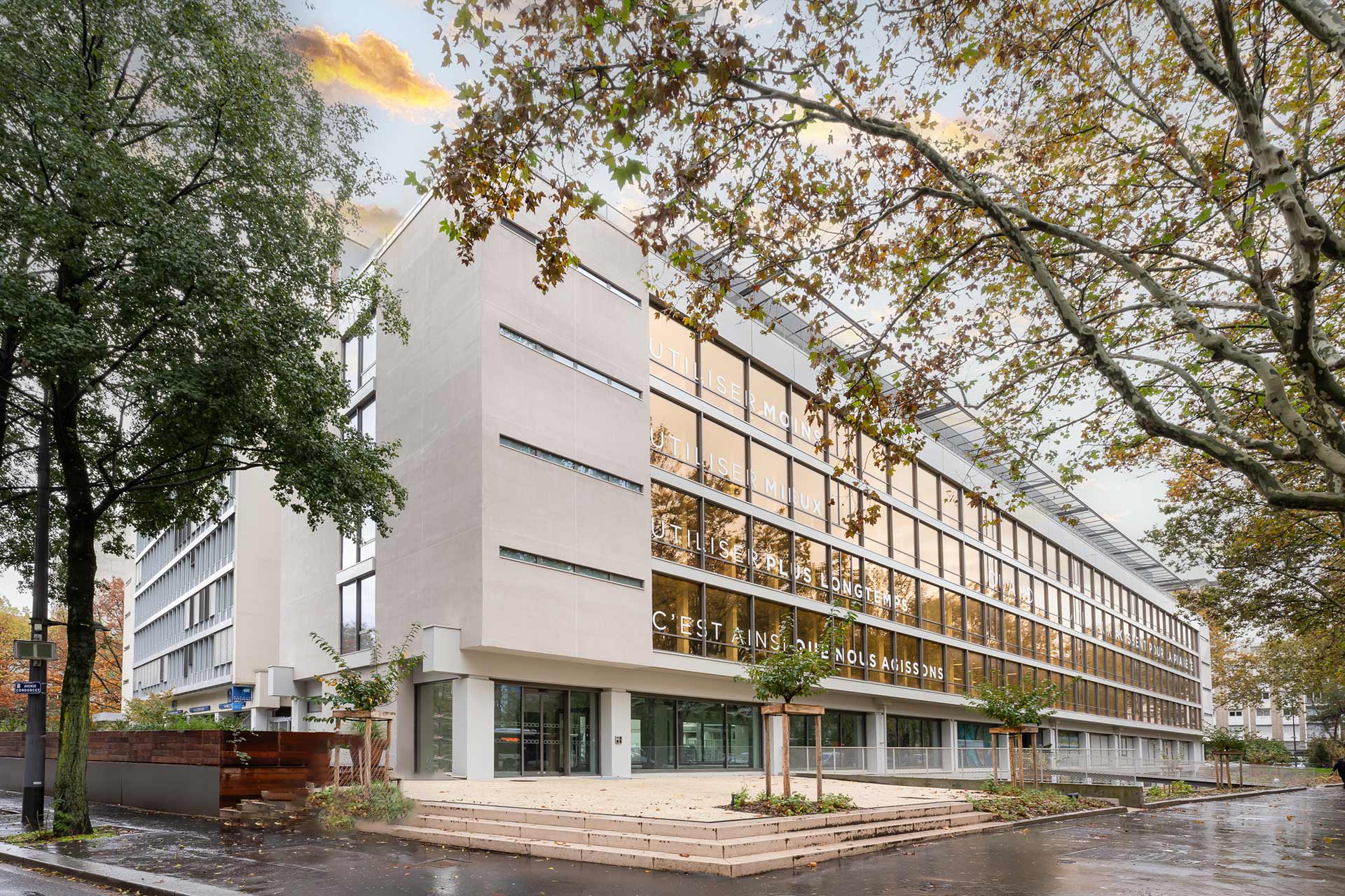 FORVIA: MATERI'ACT headquarters and R&D center in Villeurbanne (exterior view on avenue Condorcet side, November 2023) See the news Forvia installs its new research & development centre specialising in sustainable materials in Villeurbanne